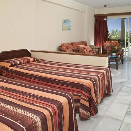 Hovima Atlantis アデヘ